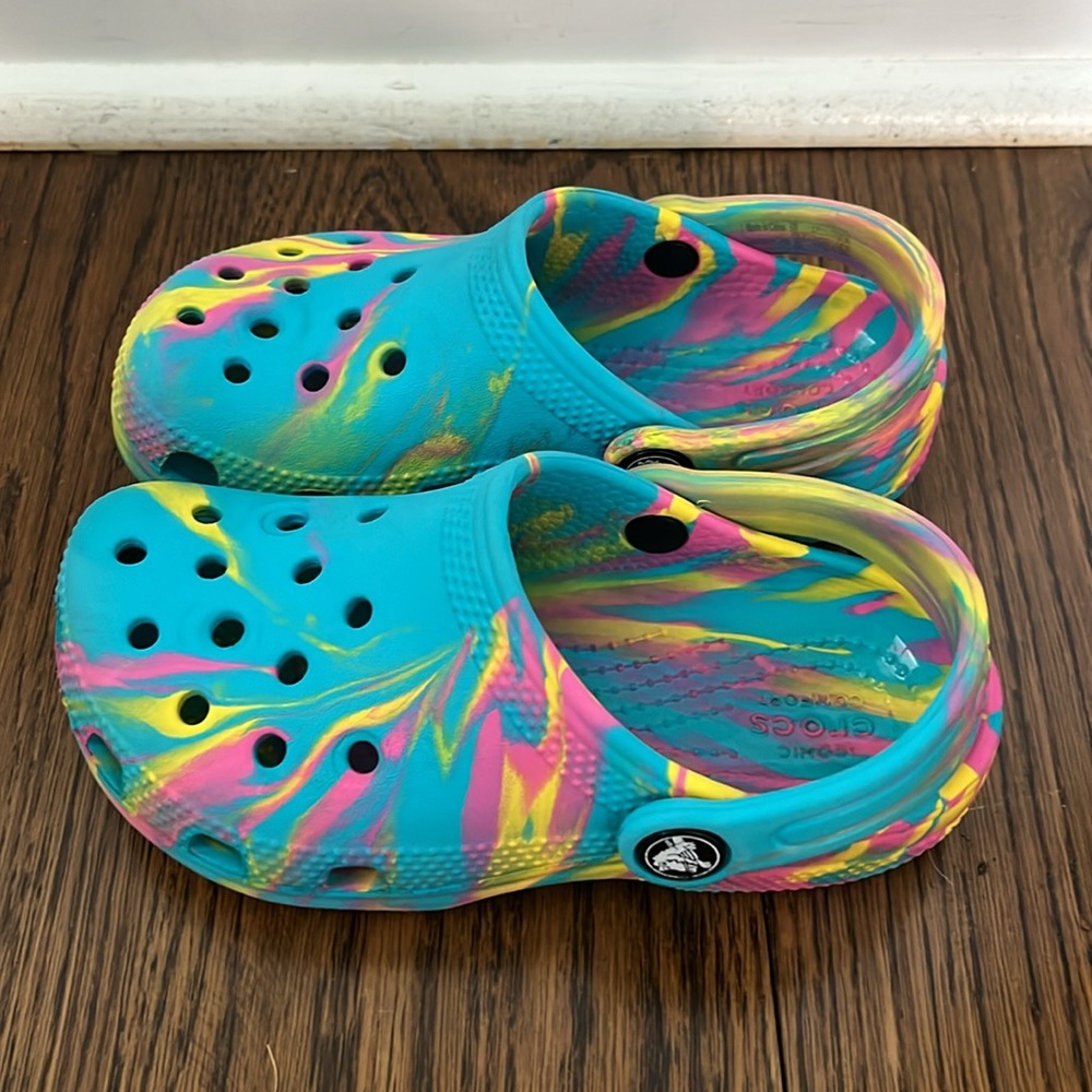 Kids crocs size 11